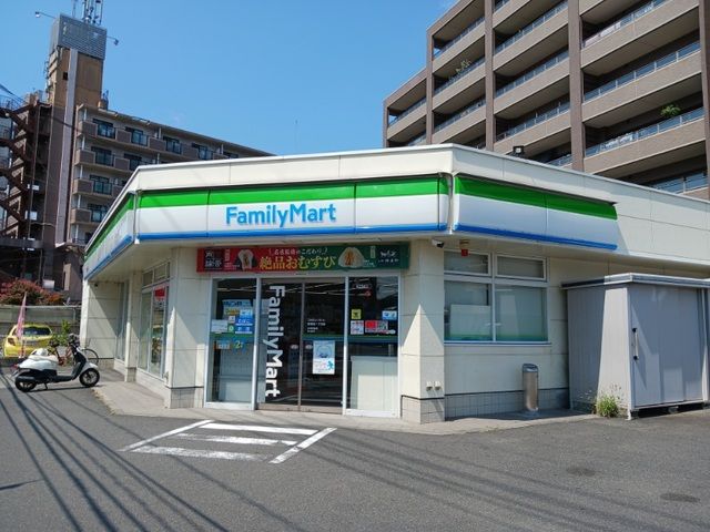 コンビニ　ファミリーマートさん（コンビニ）まで350m