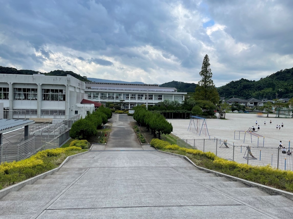 小学校　鹿児島市立郡山小学校（小学校）まで676m