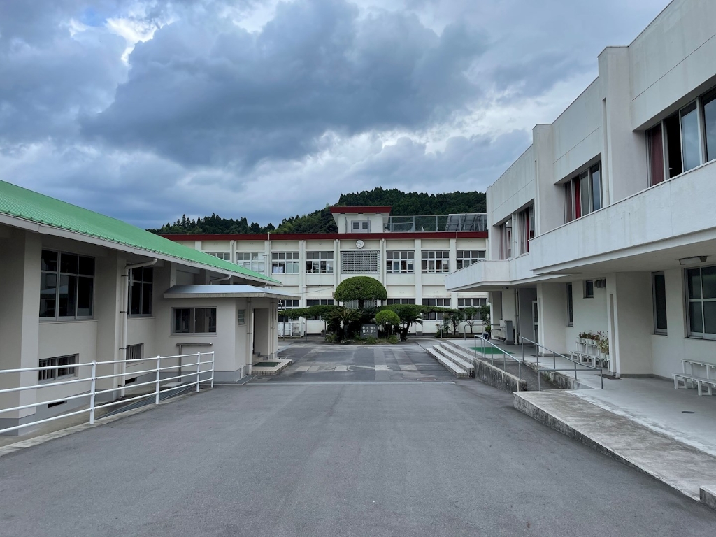中学校　鹿児島市立郡山中学校（中学校）まで440m