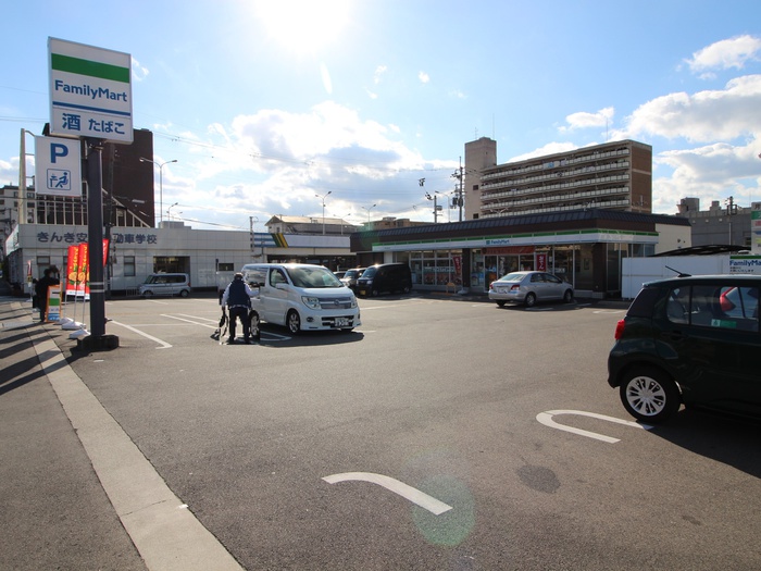 コンビニ　ファミリーマート（コンビニ）まで169m