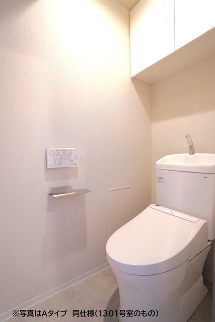 トイレ　※写真は同タイプ住戸です。
