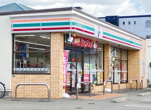 コンビニ　セブンイレブン 博多弓田町店（コンビニ）まで207m