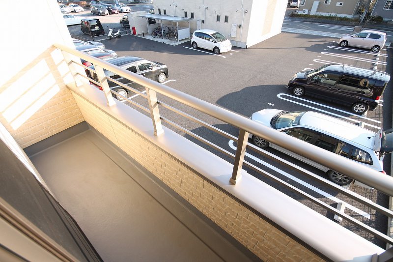 バルコニー　写真は106号室。