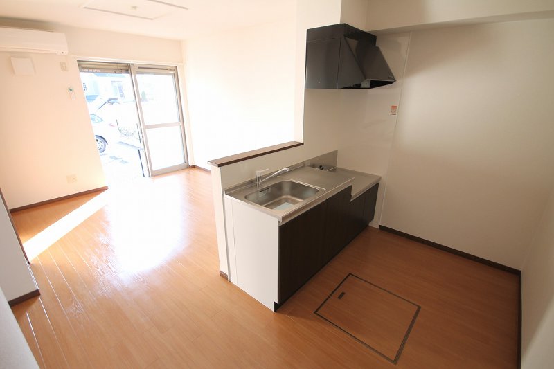 居室・リビング　写真は106号室。