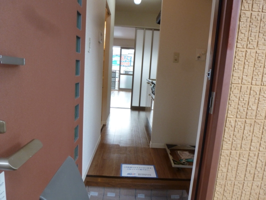 玄関　※同じ間取の写真です。