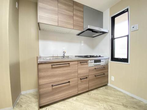 キッチン　ガスコンロとグリル付システムキッチン