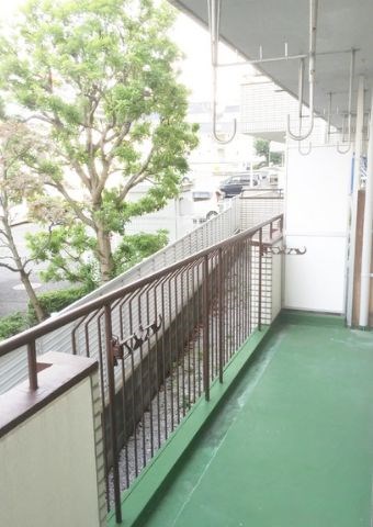バルコニー　ゆとりの広さです。