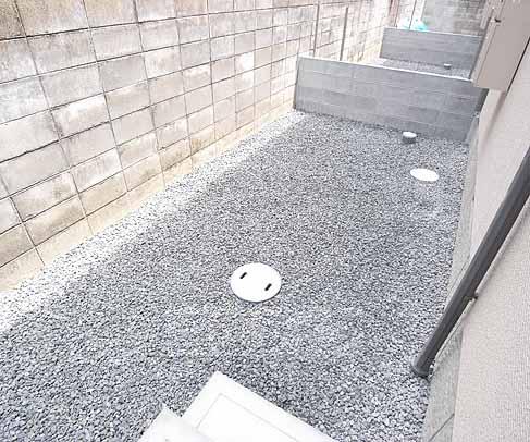 バルコニー　各部屋専用庭付きです