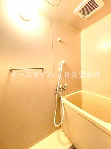 バス・シャワールーム　落ち着いた空間のお風呂です