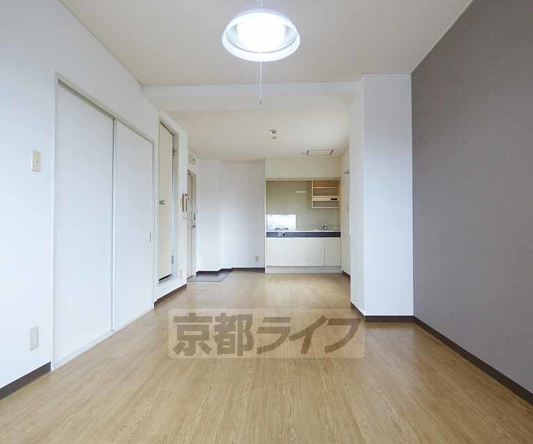 居室・リビング　広い室内です。