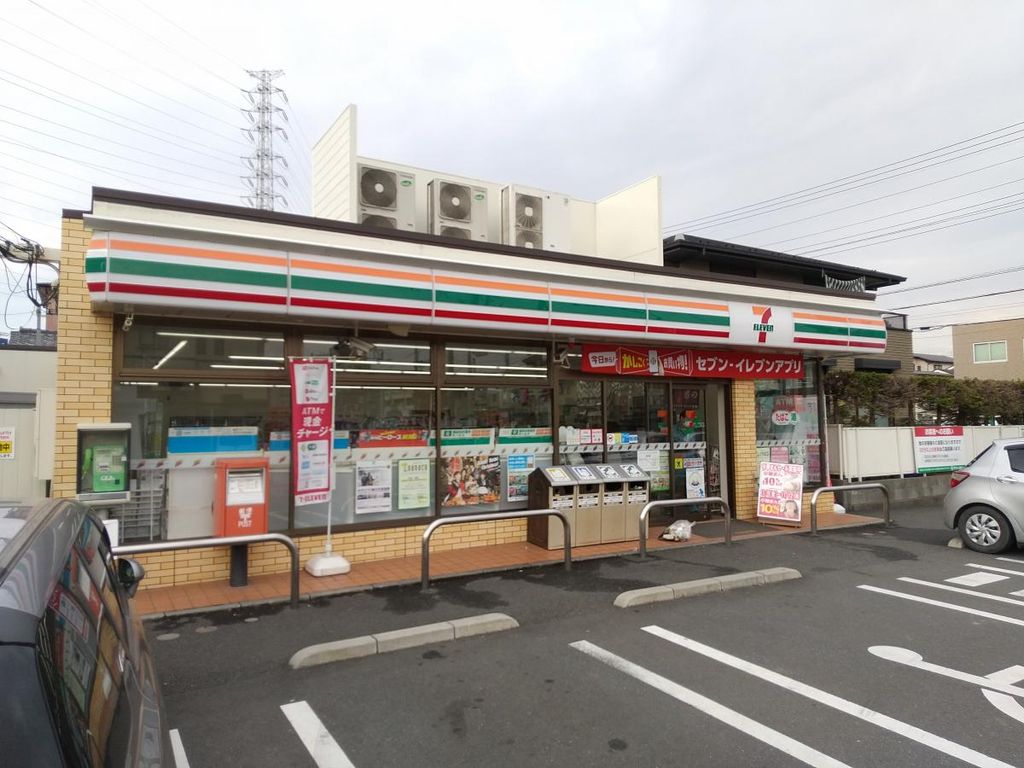 コンビニ　セブンイレブン（コンビニ）まで680m