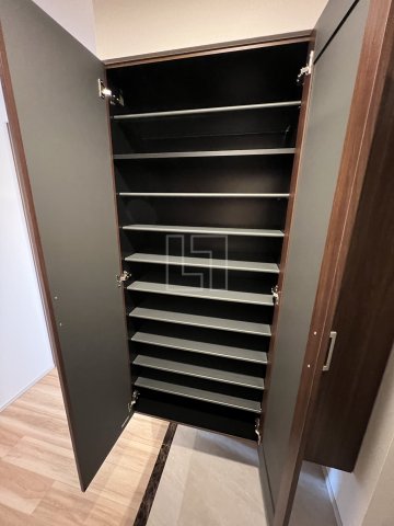 収納　スプランディッド難波III　シューズボックス