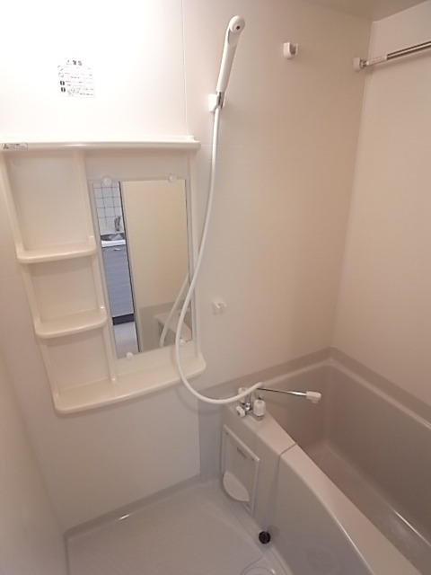 バス・シャワールーム　浴室乾燥機付きのバスルーム