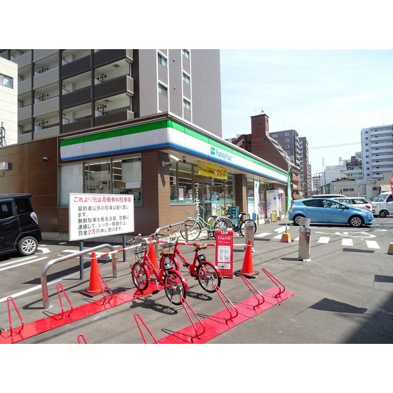 コンビニ　ファミリーマート博多駅南２丁目店（コンビニ）まで117m