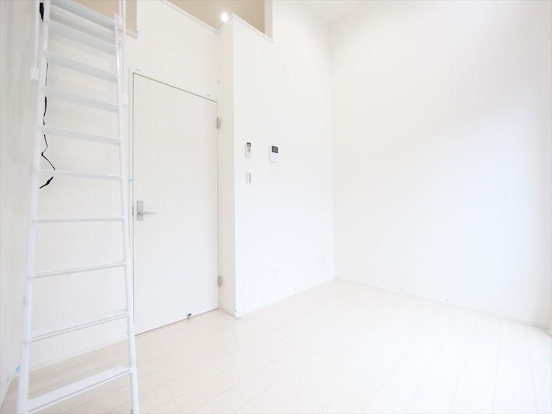 居室・リビング　洋室5.6帖　ロフト4.8帖（寝室にも使えます）同仕様写真