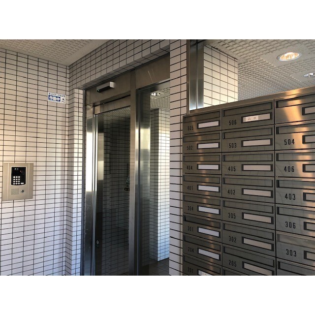 ロビー　オートロック