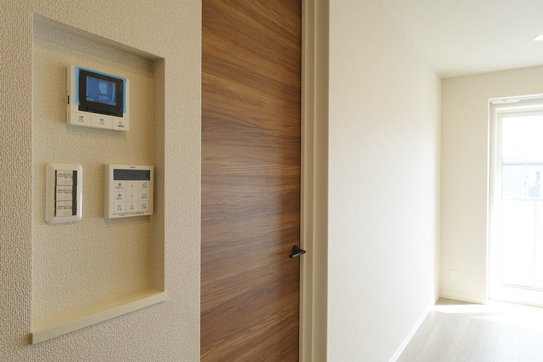 セキュリティ　急な来訪者にも安心のモニター付きインターホン！