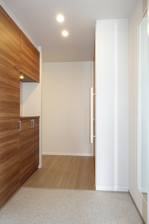 玄関　ゆったり玄関はシューズボックスも大きくすっきり使える♪