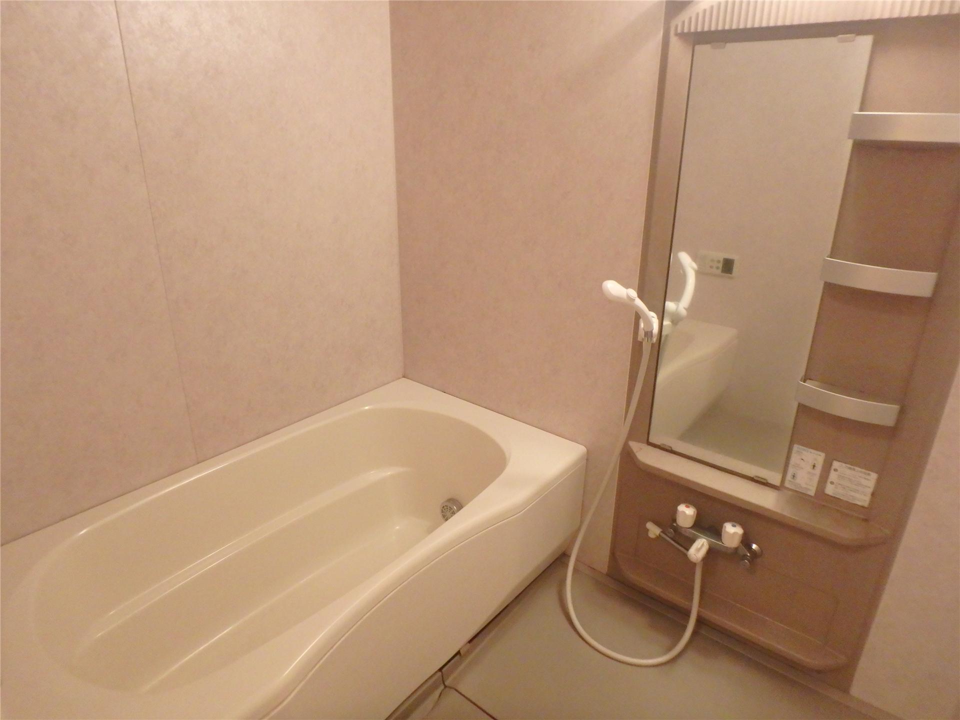 バス・シャワールーム　浴室乾燥機・追焚機能付きのお風呂です