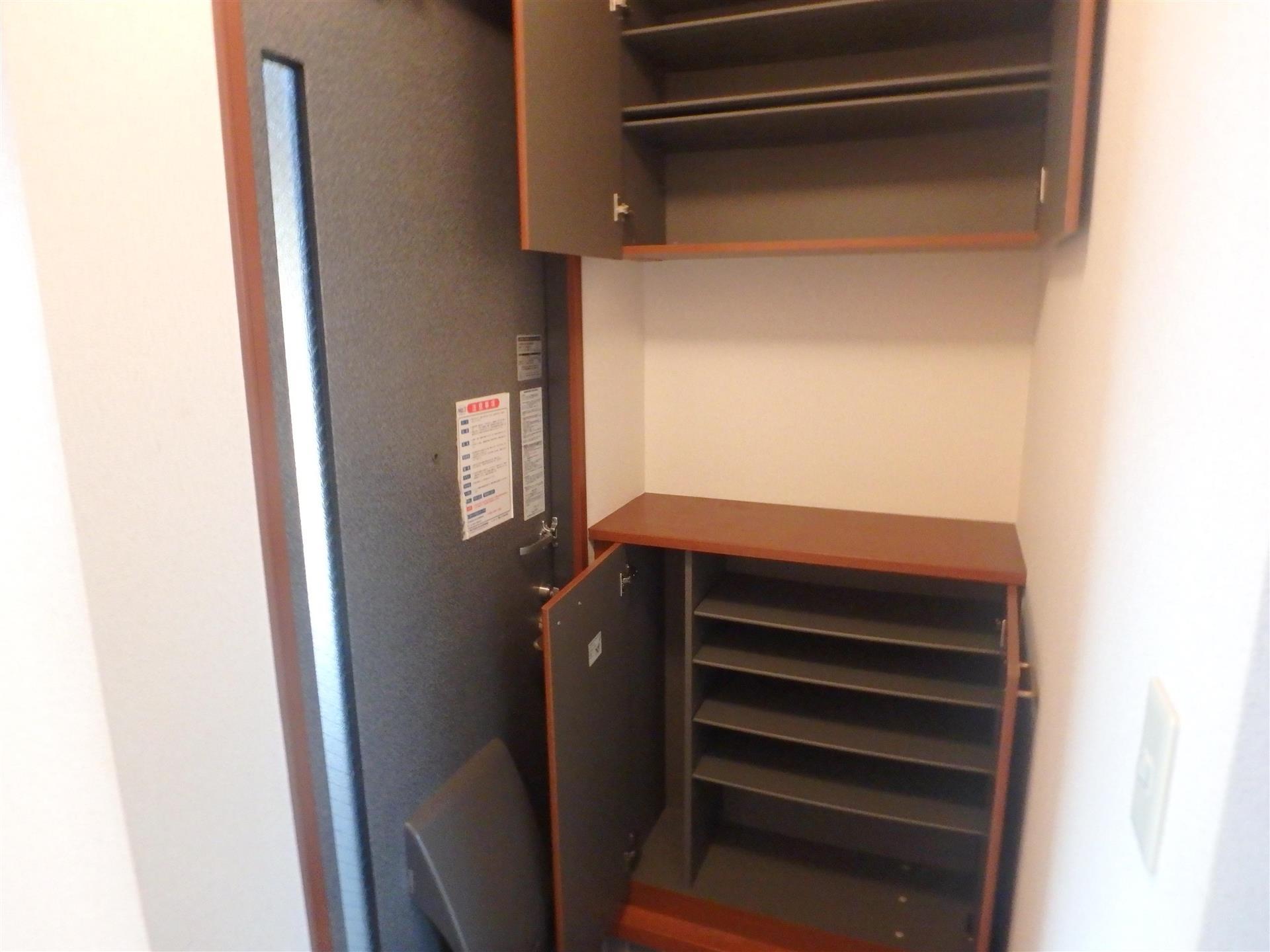 玄関　シューズボックス付きの玄関です