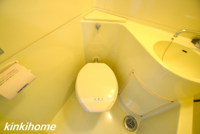 トイレ　写真は別のお部屋のものでございます。