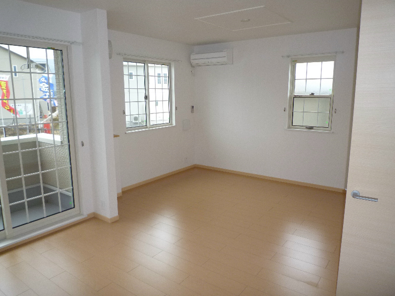 居室・リビング　写真は反転タイプ