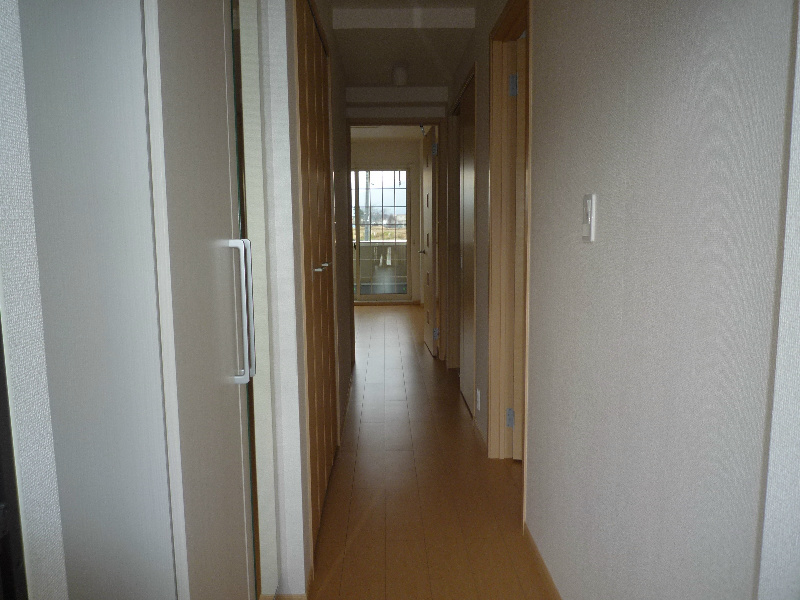 玄関　写真は反転タイプ