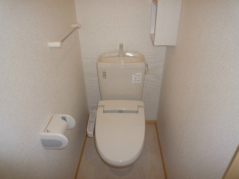 トイレ　写真は反転タイプ