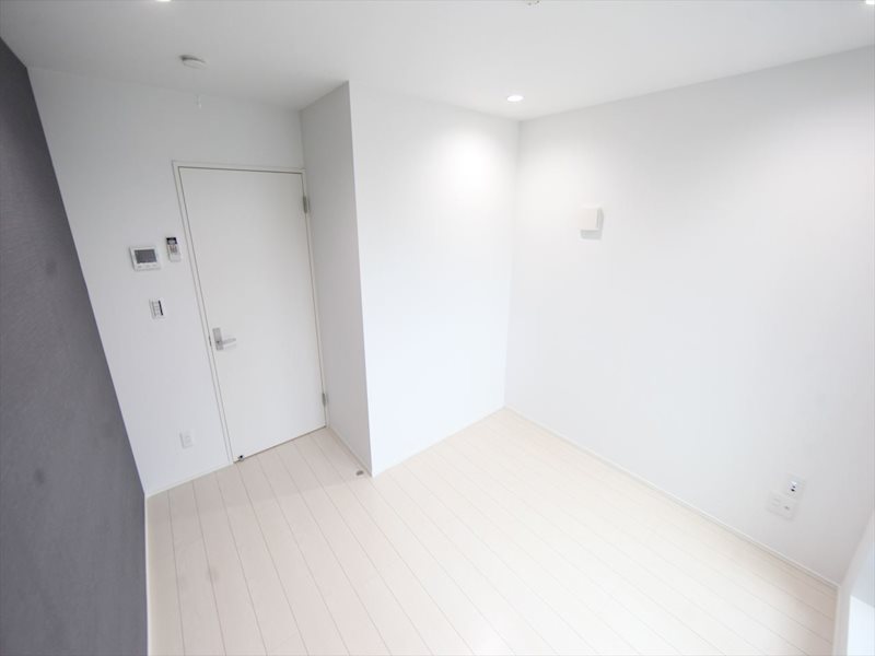 その他　洋室5.8帖　エアコン付　バルコニーに面しています