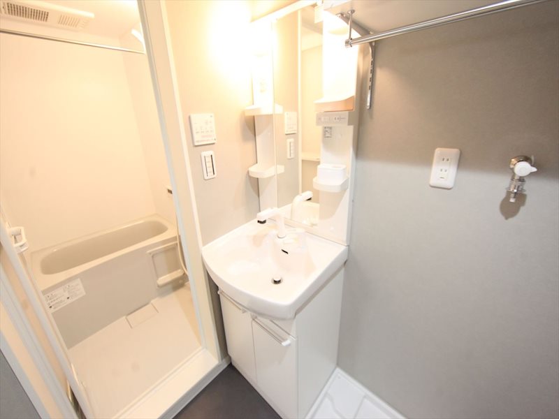 洗面設備　脱衣所　独立洗面台（シャンプードレッサー付）