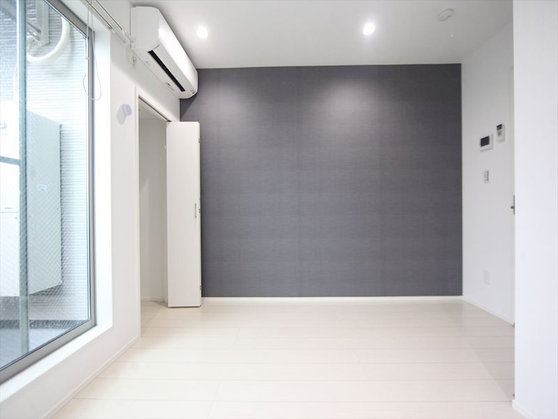 その他部屋・スペース　洋室5.8帖　エアコン付　バルコニーに面しています