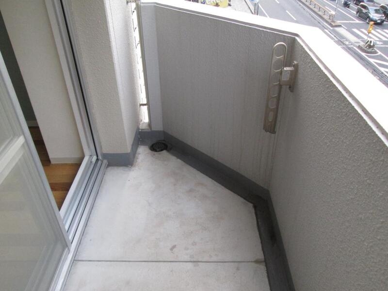 バルコニー　奥行きの広い大きなバルコニーです。