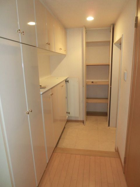 玄関　収納たっぷりな玄関
