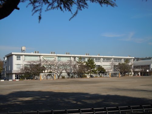 小学校　久里浜小学校（小学校）まで1251m