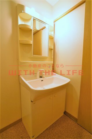 洗面設備　朝の支度にも助かる、独立の洗髪洗面化粧台