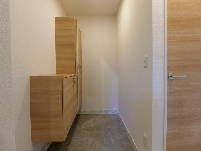 玄関　※同物件別部屋参考写真