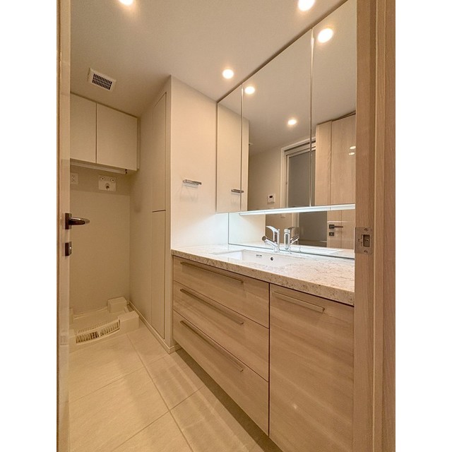 洗面設備　※写真は同タイプ住戸です。