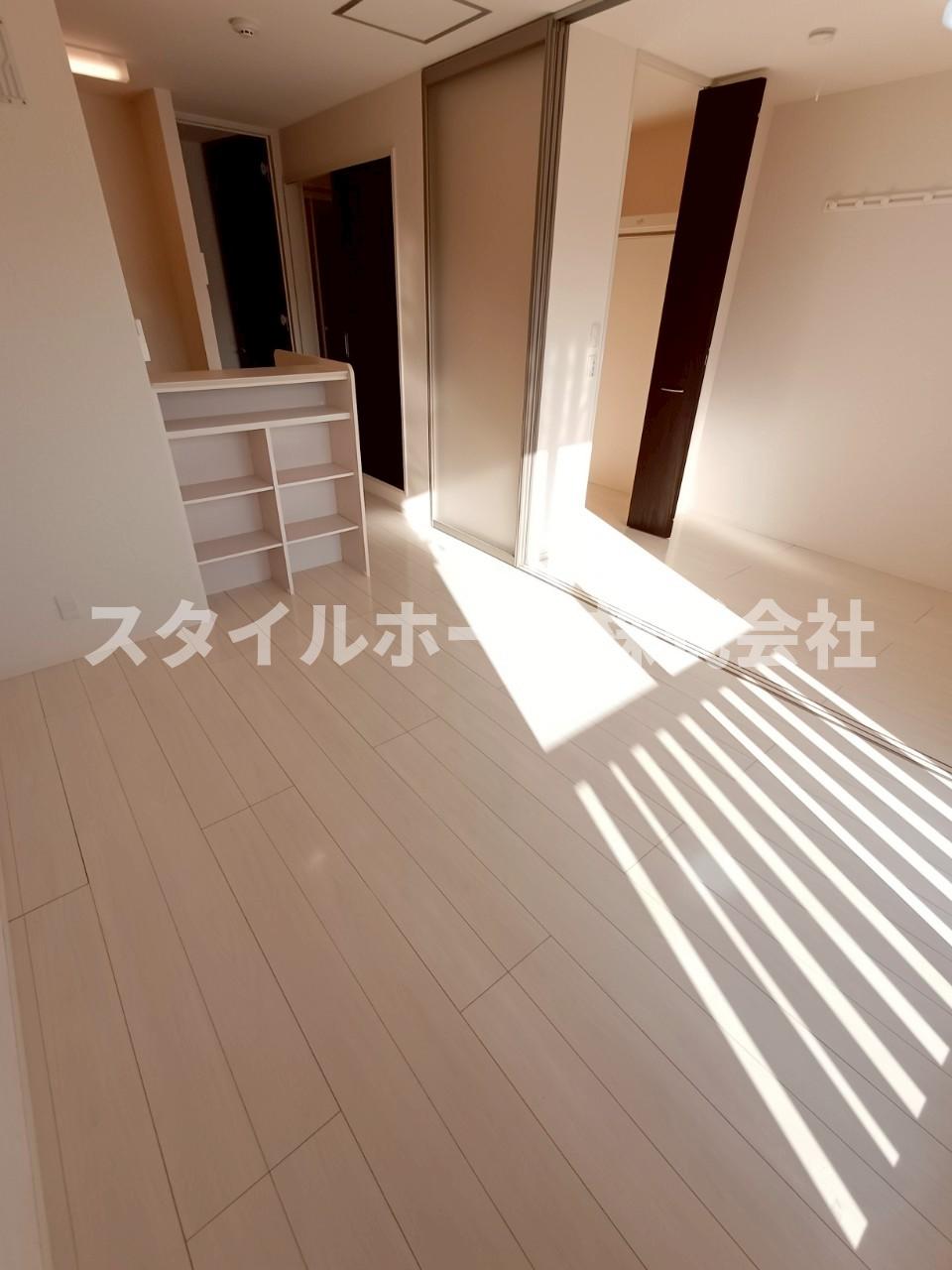 居室・リビング　同建物内別部屋の写真です。