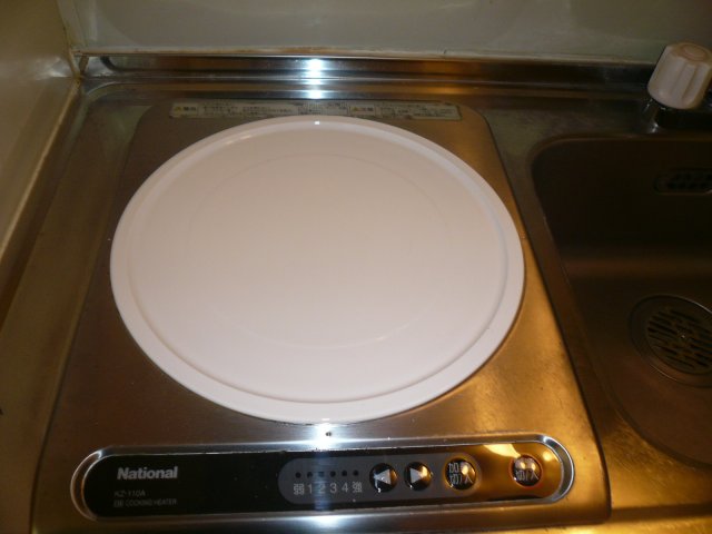 キッチン　コンパクトなキッチンで掃除もラクラク