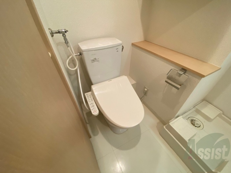トイレ　こちらはトイレです。清潔感があり、安心して使用できます。
