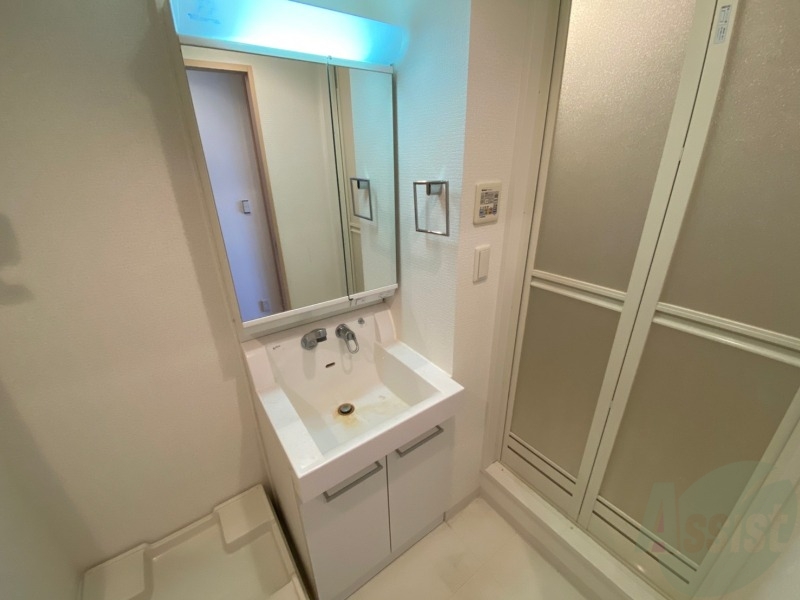 洗面設備　洗面台。身支度にはかかせないですよね～。