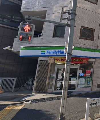 コンビニ　ファミリーマート 上大崎店（コンビニ）まで241m