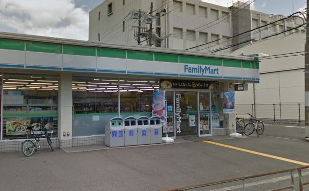 コンビニ　ファミリーマート（コンビニ）まで400m