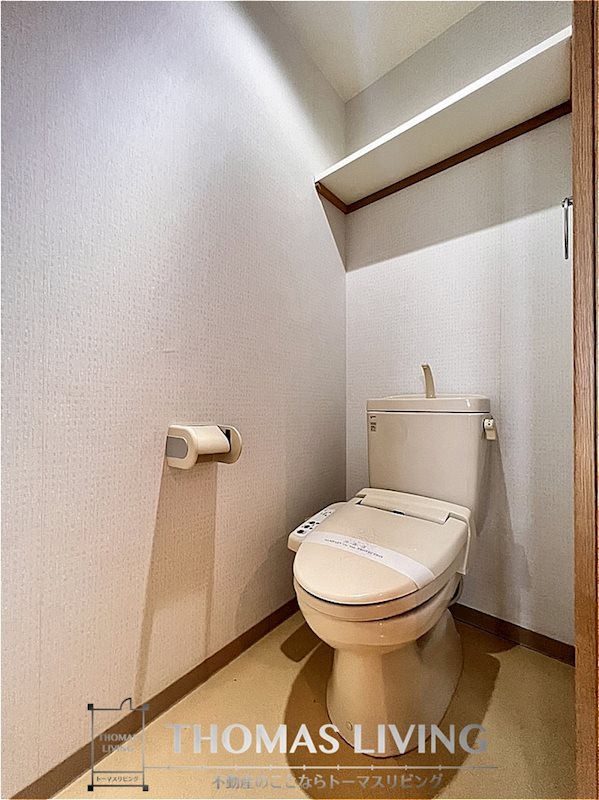 トイレ　嬉しいウォシュレット付きですよ。