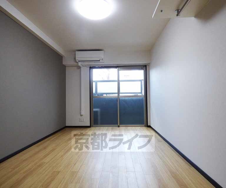 居室・リビング　広々とした室内です。