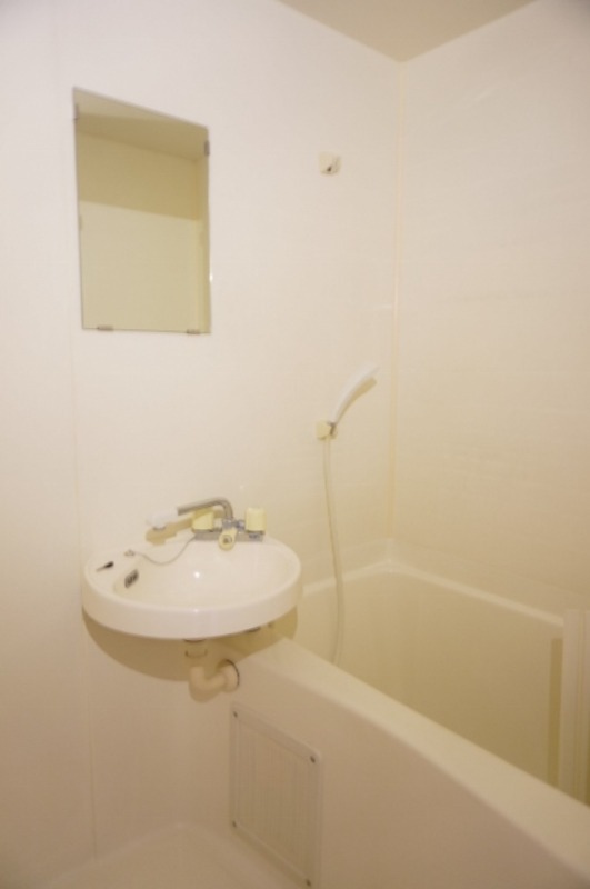 バス・シャワールーム　図面と現状に相違がある場合には現状を優先