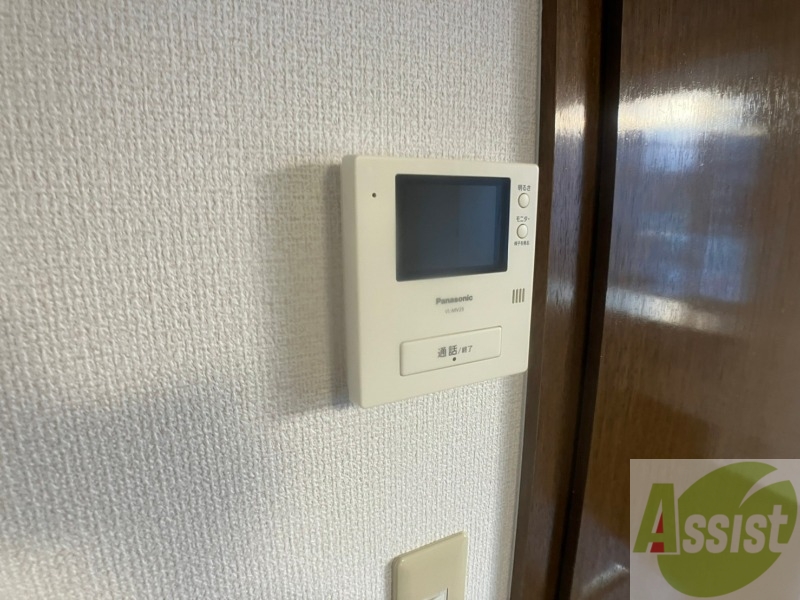 その他　ＴＶモニター付インターホンです。来客者の顔が見えるので安心！