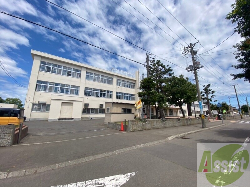 小学校　札幌市立篠路小学校（小学校）まで353m