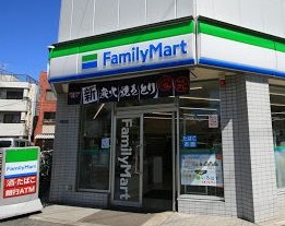 コンビニ　ファミリーマート（コンビニ）まで122m