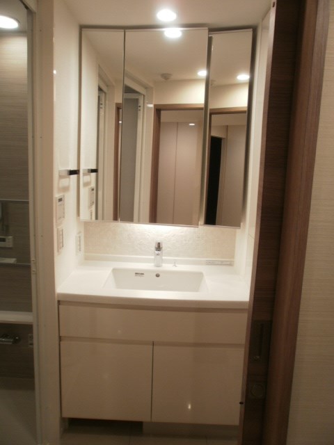 洗面設備　※参考写真（同物件別部屋です）